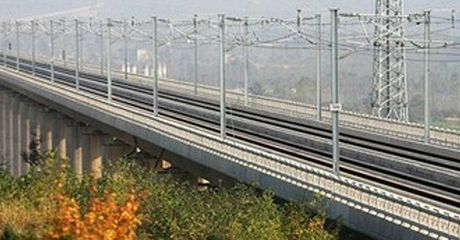 Velký most mezi Tan-jangem a Kchun-anem je dlouhý 165 kilometr a stavl se tyi roky.