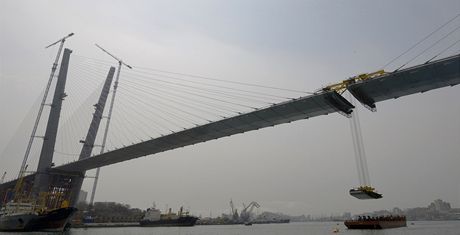 Dokonovn jednoho z most ve Vladivostoku