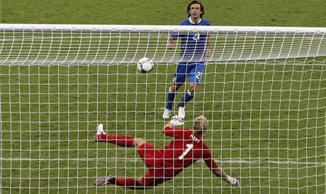 Itálie - Anglie (Pirlova penalta)