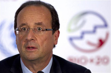 Francouzský prezident François Hollande odsoudil brutální napadení mladého Roma.