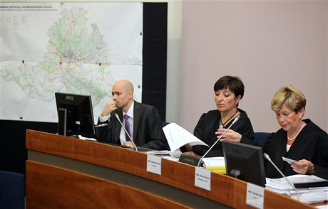 V Brn rozhodoval Nejvyí správní soud o osudu Zásad územního rozvoje Jihomoravského kraje a snimi o trasy dálnice do Vídn a dalích silnic.  