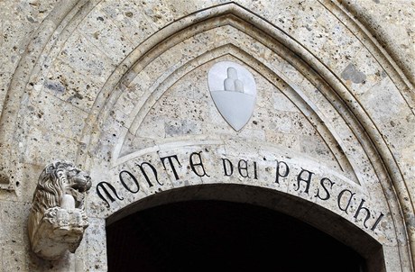 Vstupní brána banky Monte dei Paschi v Sien