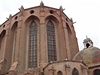 Jakobínský kostel v Toulouse pipomíná jakousi pevnost.