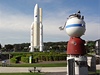 V Cité de l'Espace mají model rakety Ariane i Sojuzu.