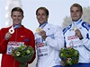 Zlatý otpa Vítzslav Veselý (uprosted) pi vyhlaování medailist na mistrovství Evropy v atletice v Helsinkách (vlevo je rus Valerij Lordan a vpravo Fin Ari Mannio) 
