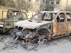Auta pokozená výbuchem v jedné z homských tvrtí