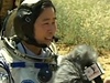 ínská vesmírná lo en-ou 9, v její posádce byla také první ínská kosmonautka, pistála na padáku v autonomní oblasti Vnitní Mongolsko na severu zem.