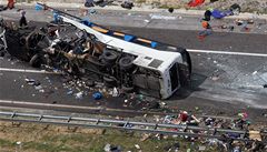 Na leteckém snímku autobusu je vidět, jak ničivý náraz byl | na serveru Lidovky.cz | aktuální zprávy