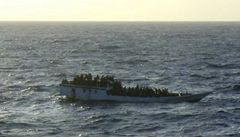 U libyjskho pobe se potopila lo s uprchlky. Vce ne 160 utonulo