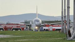 Na leti�ti v Brn� p�istál krátce p�ed osmou hodinou ve�er armádní speciál, kterým z Chorvatska p�icestovali �e�tí turisté z havarovaného autobusu