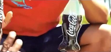 Coca-Cola se bude prodávat v pytlíku
