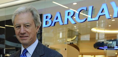 Pedseda britské banky Barclays Marcus Agius odstupuje.