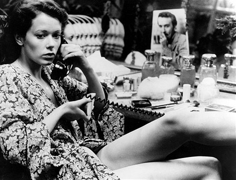 Sylvia Kristelová v erotickém filmu Emmanuelle.