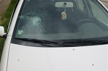 Jedno z vozidel, které napadl zdrogovaný Kazach na D1