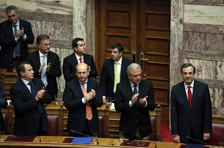 ecký parlament drtivou vtinou poslanc vyslovil dvru vlád premiéra Antonise Samarase, která hodlá pokraovat v ekonomických reformách.