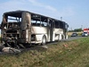 Vem 45 dtem se podailo z hoícího autobusu utéct a nikdo nebyl zranný.