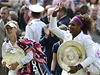 Serena Williamsová (vpravo) a Agnieszka Radwanska 