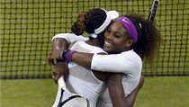 Serena Williamsov a jej sestra Venus vyhrly tyhru Wimbledonu
