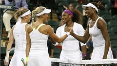 Andrea Hlaváková a Lucie Hradecká gratulují vítzkám