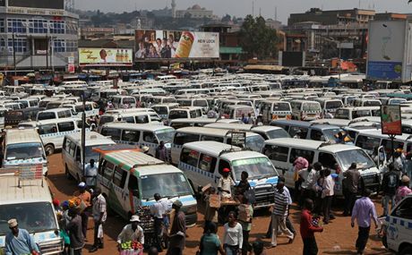 Doprava v Ugand funguje skvle. Staí si stoupnout na ulici a do pár minut vás nabere místní taxi.