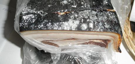 Anglickou slaninu s plísní zaznamenala inspekce v prodejn v Ústí nad Labem.
