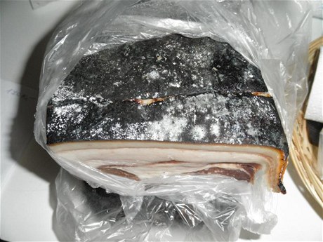 Anglickou slaninu s plísní zaznamenala inspekce v prodejn v Ústí nad Labem.