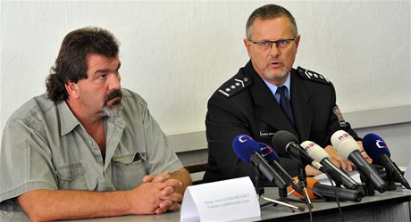 Vyetovatel Pavel Záhumenský a editel ústecké policie Vladimír Danyjuk.
