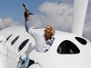 Richard Branson na aerosalonu ve Farnborough u Londýna.