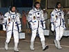 Japonský astronaut Akihiko Hoshide, Rus Yuri Malenchenko, Amerianka Sunita Williamsová. 
