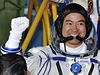 Japonský astronaut Akihiko Hoshide ped startem rakety.