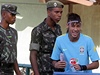 Brazilský fotbalista Neymar(vpravo)