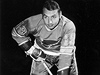 Legendární eskoslovenský hokejista Jaroslav Jiík v dresu klubu St. Louis Blues z NHL