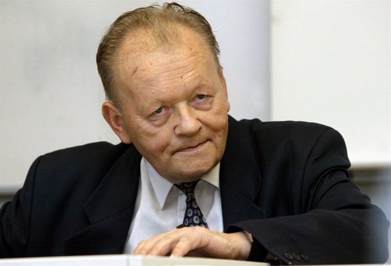 Zem�el významný v�dec Antonín Holý