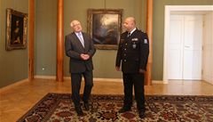 Prezident Václav Klaus a policejní prezident Petr Lessy při setkání na Hradě
