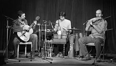 Ingo Bellmann (vlevo) s kapelou Jablko�. Archivní snímek z roku 1982.