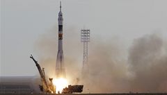 Ruská raketa Sojuz míří do vesmíru. Má mezinárodní posádku