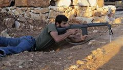 Odst�elova� syrské osvobozencké armády v Sarmad�. 