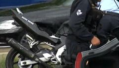 Motork ujdl ped kontrolou a naboural do policejnho auta