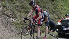 Australský cyklista Cadel Evans píchnul na připínáčcích hned třikrát a přišel o naději na obhajubu vítězství na Tour de France