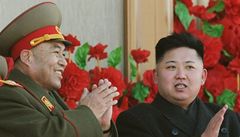 Ri Jong-ho a Kim ong-un na snímku z února 2012