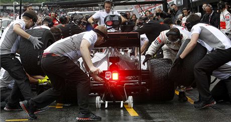 Formule 1. McLaren v pit stopu.