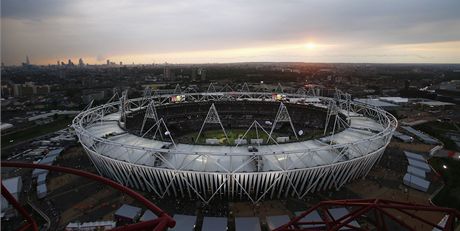 Olympijský stadion v Londýn se pipravuje na zahájení her.