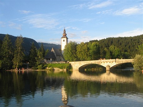Jezero Bohinj, Slovinsko.