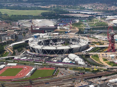 ást Londýna Stratford se promnila k nepoznání. Místo zchátralé tvrti tu vyrostl velký mstský park, ada sportovi, nejvtí obchodní centrum na svt, hotely a tisíce byt, které po skonení olympiády vzniknou z olympijské vesnice.