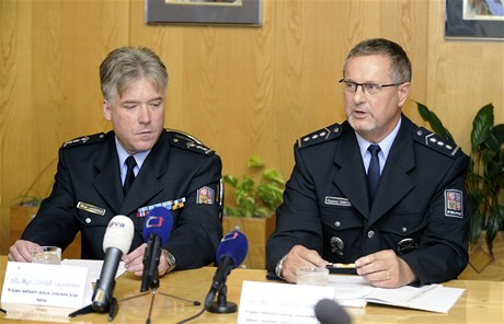 editel policie Ústeckého kraje Tomá Landsfeld (vlevo) a editel policie v Ústí nad Labem Vladimír Danyluk. 
