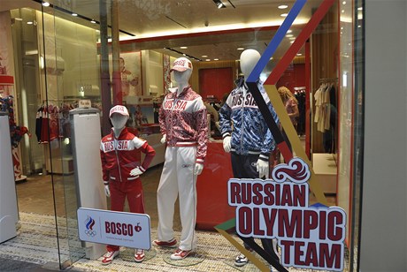 Sportovní obleení z "olympijské kolekce" pro Londýn od firmy Bosco di Ciliegi (ve volném pekladu Viový sad) Michaila Kusnirovie.