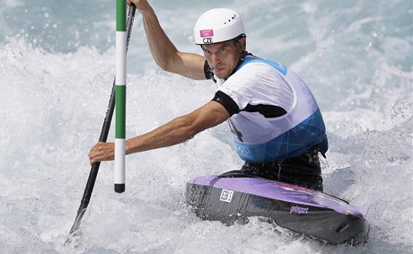 Singlkanoista Stanislav Ježek bez problémů postoupil do úterního semifinále olympijských her ve vodním slalomu. V kvalifikaci byl devátý. 