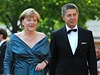 Nmecká kancléka Angela Merkelová pi zahájení wagnerovského operního festivalu v Bayreuthu. Na fotografii se svým manelem.