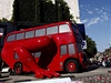 Kontroverzní výtvarník David erný vyrobil z londýnského autobusu mechanickou...