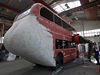 Výtvarník erný koupil autobus z roku 1957 od majitele z Holandska.